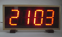 Электронные часы на микросхемах 176 серии и индикаторе из 142 светодиодов