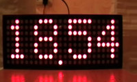 Многофункциональные часы на трех светодиодных матрицах